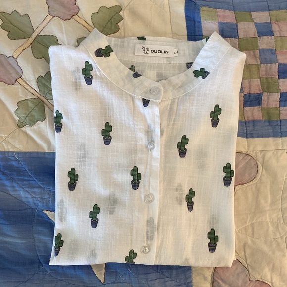 Cotton blouse with potted cactus print - Picture 2 of 6